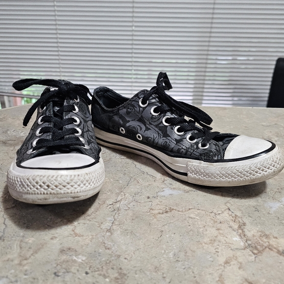 Converse Low Unisex Adults Black with Silver Roses Size 7 - Picture 4 of 8